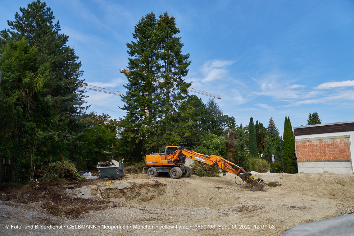 06.09.2022 - Baustelle an der Niederalmstraße 16 und Hugo-Lang-Bogen 13 in Neuperlach-Trudering
